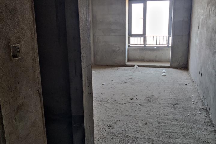 新密市城区春城华府1号楼15层S348房产一处（预售证号：160002）